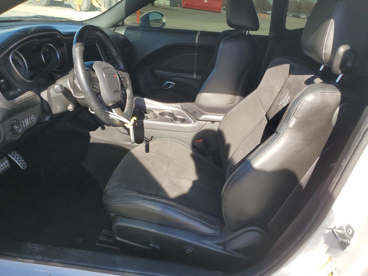 Dodge Challenger R/t Scat Pack Image 9