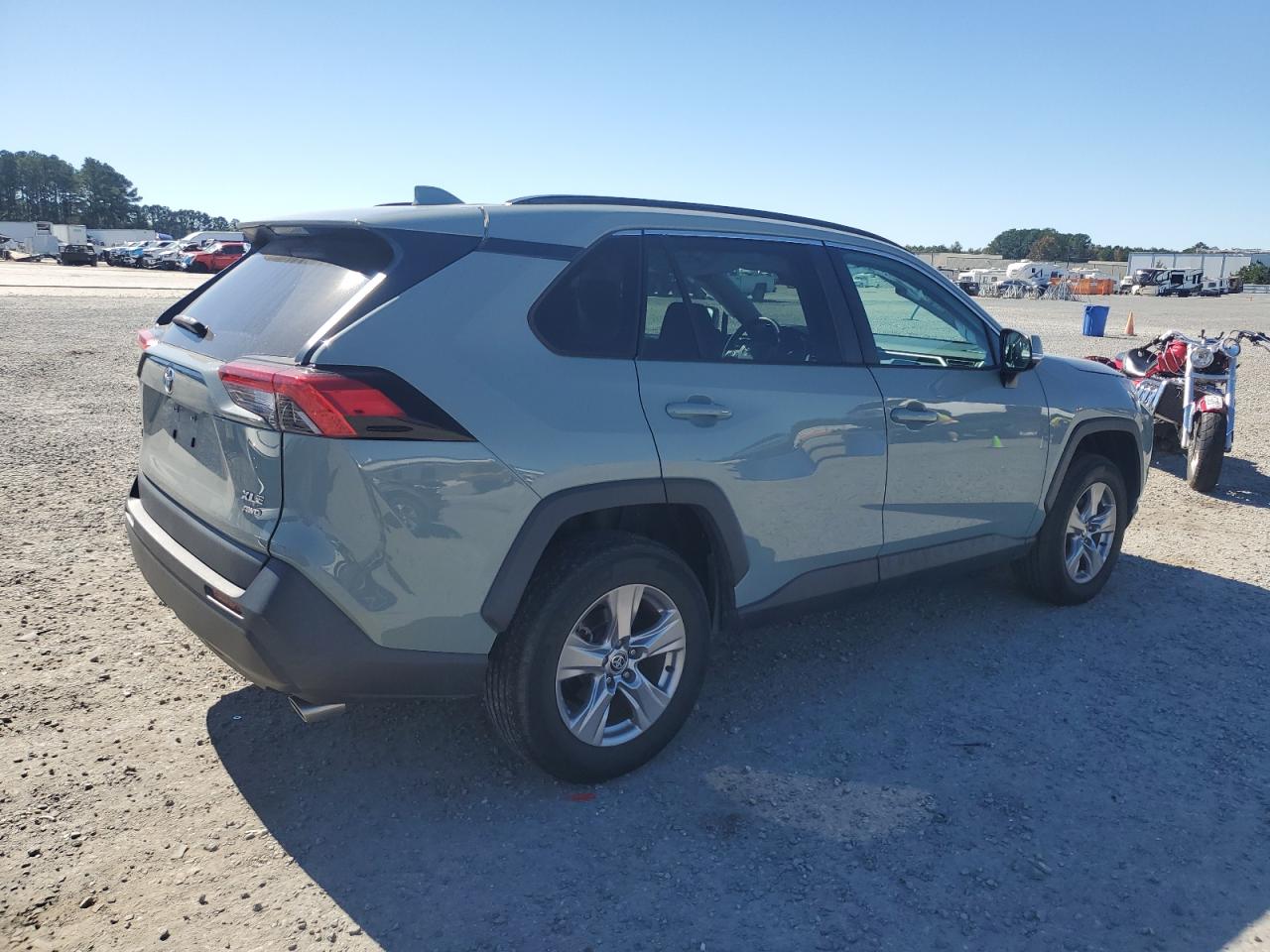 Toyota RAV4 Xle Image 3