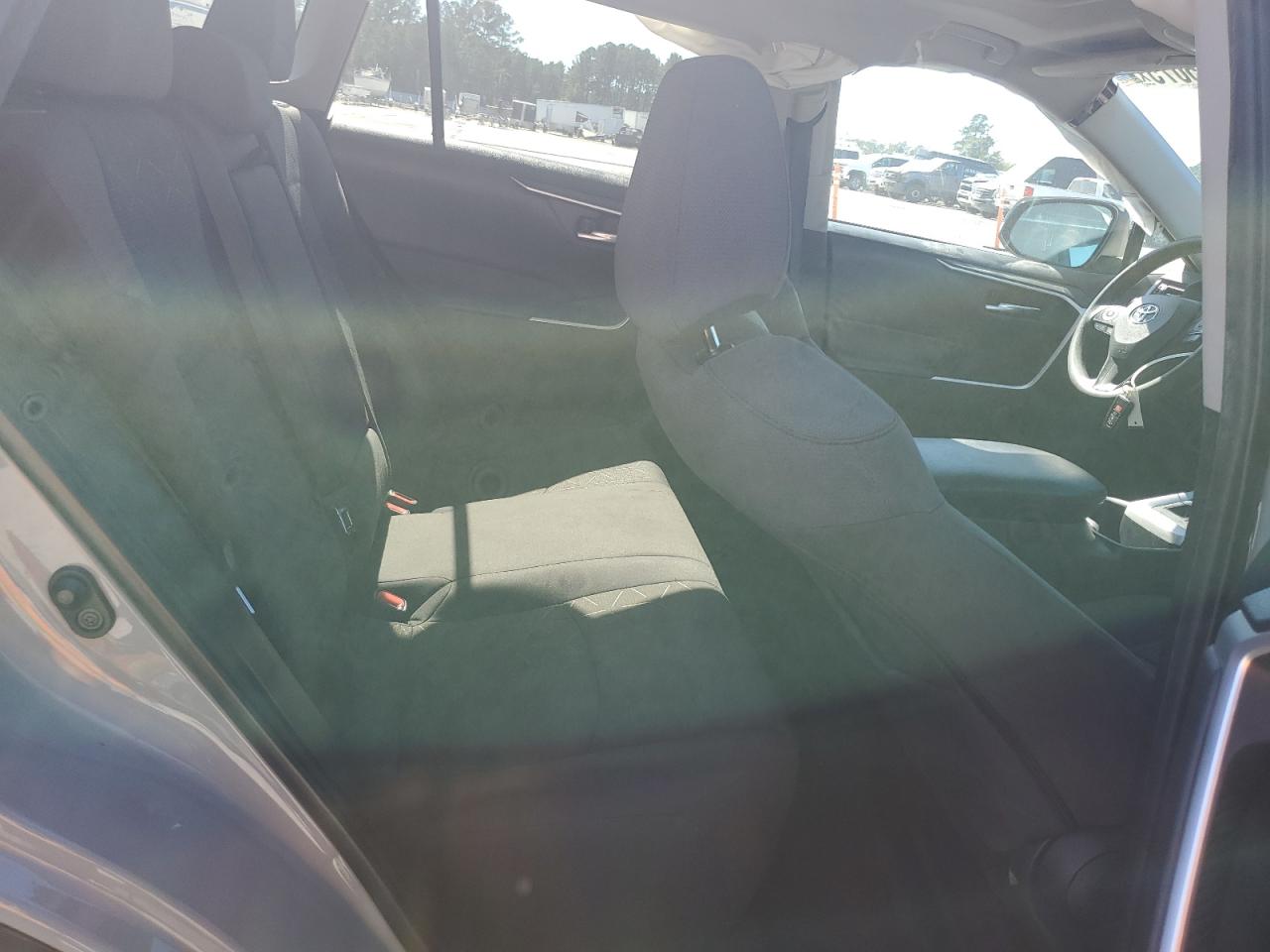 Toyota RAV4 Xle Image 12