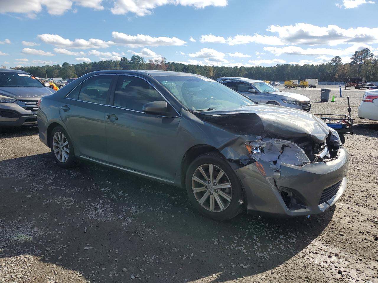 Toyota Camry Base Image 9