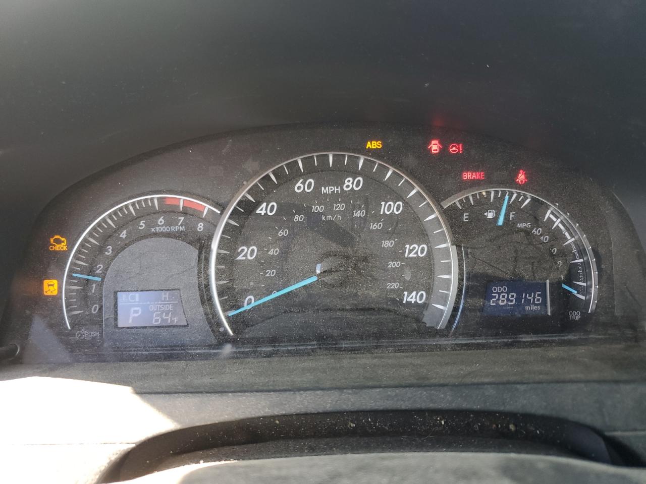 Toyota Camry Base Image 8