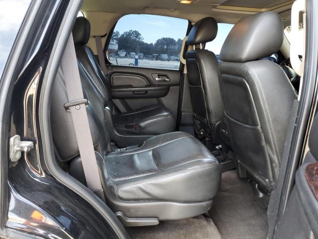 GMC Yukon Denali Image 13