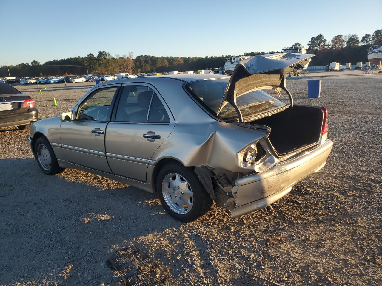 Mercedes-Benz C-Class 280 Image 3