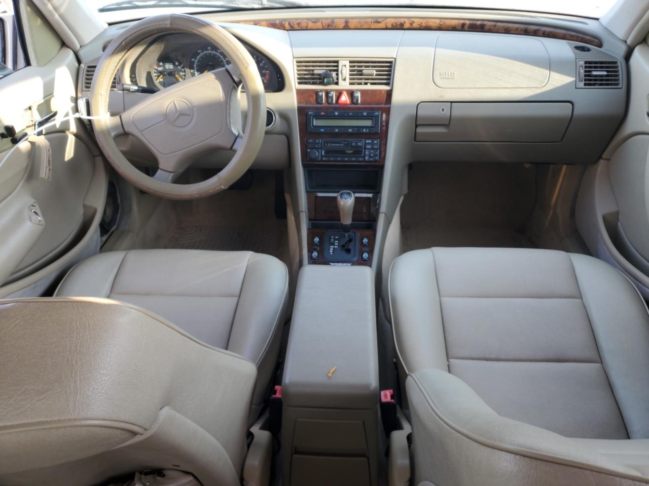 Mercedes-Benz C-Class 280 Image 4