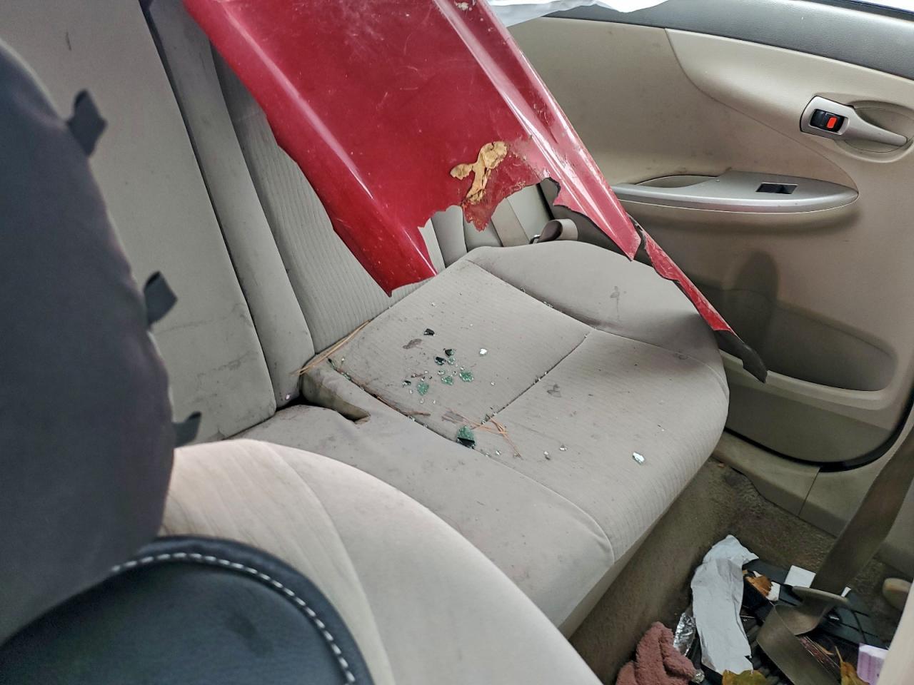 Toyota Corolla Base Image 11