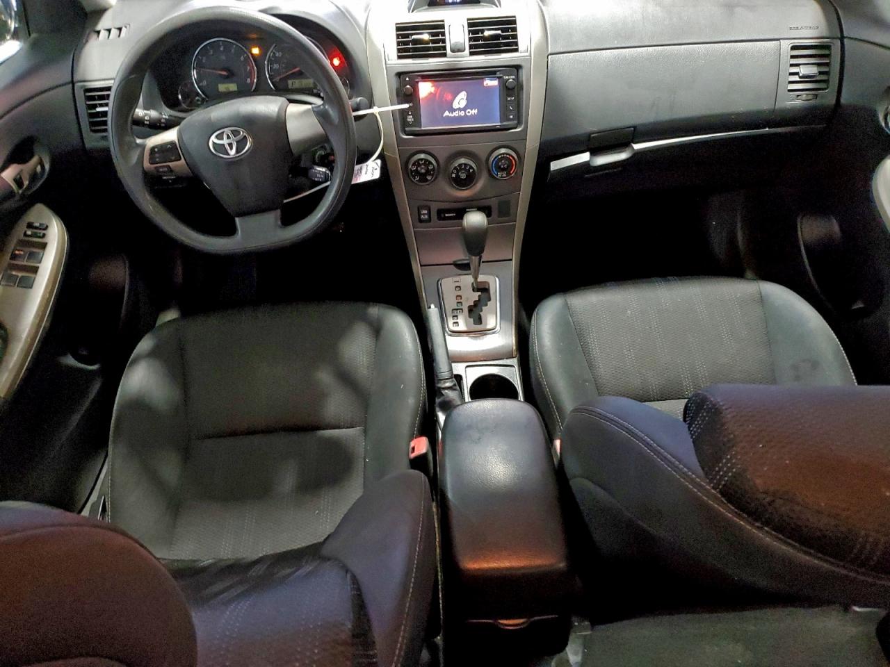Toyota Corolla Base Image 12