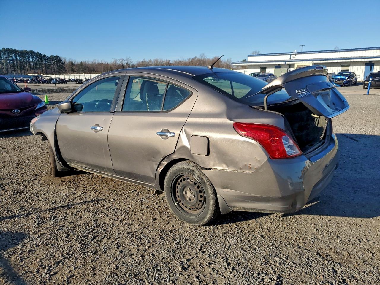 Nissan Versa S Image 9