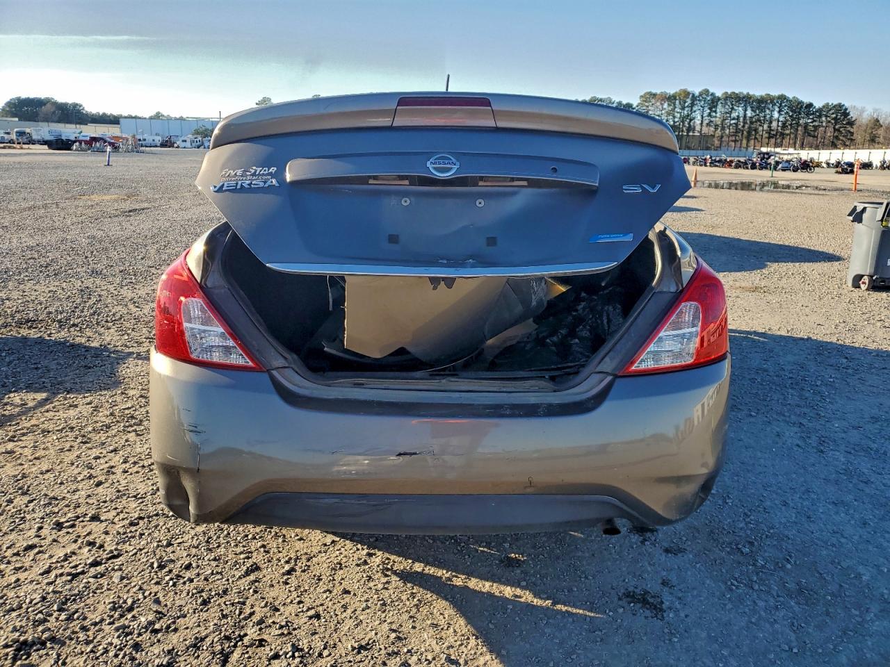 Nissan Versa S Image 2