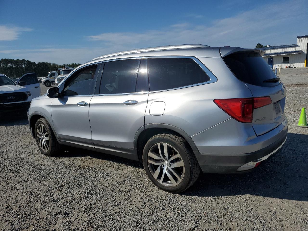 Honda Pilot Touring Image 5
