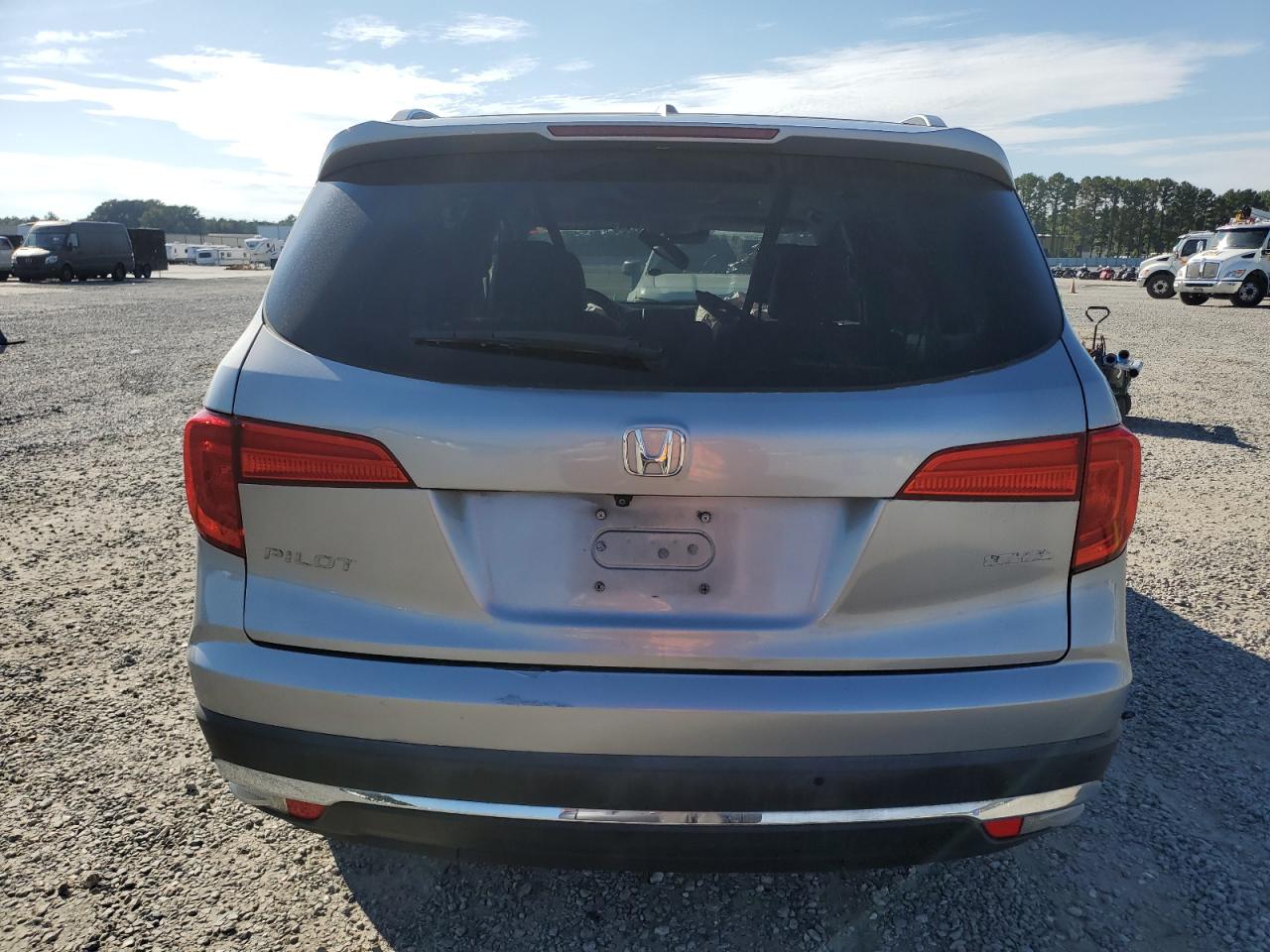 Honda Pilot Touring Image 6