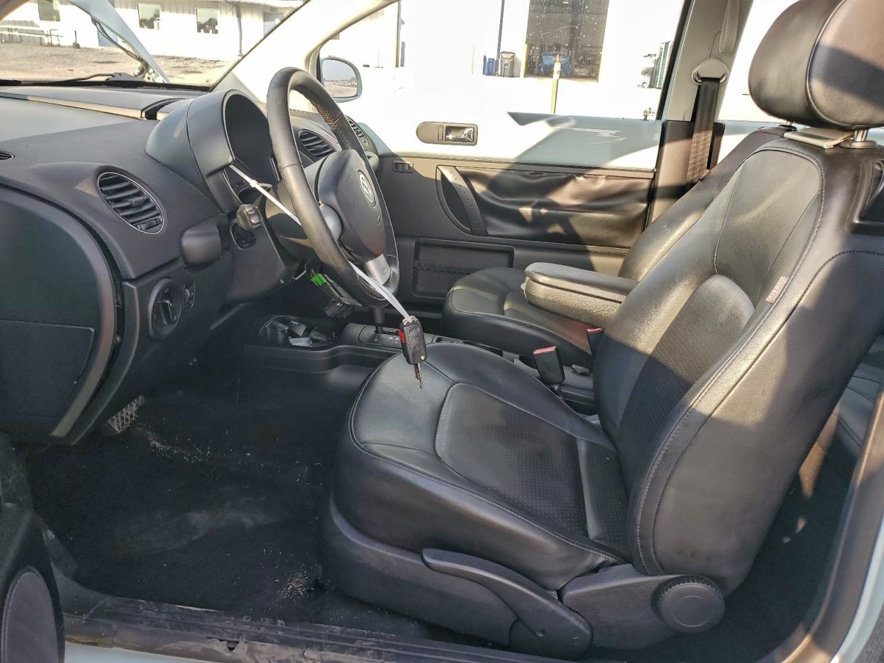 Volkswagen Beetle Image 11