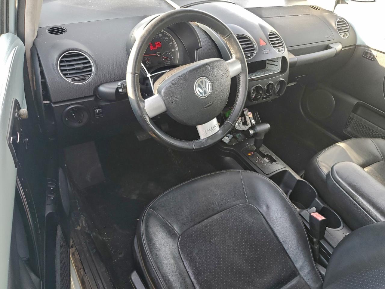 Volkswagen Beetle Image 7