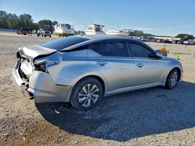 Nissan Altima S Image 8