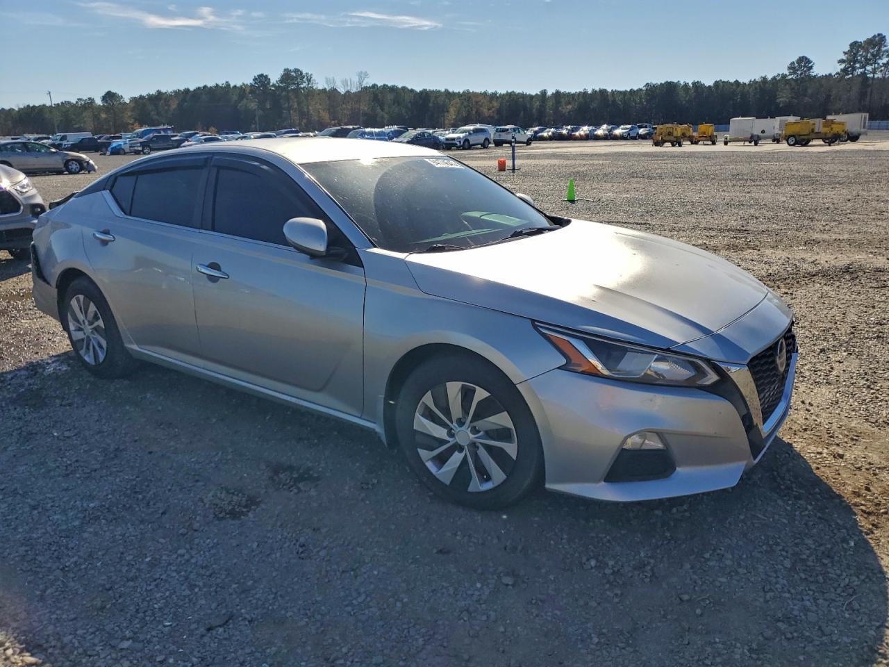 Nissan Altima S Image 6