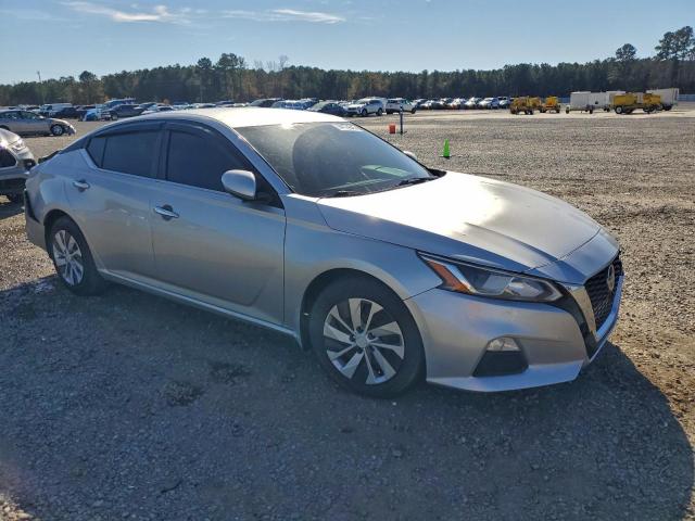 Nissan Altima S Image 6