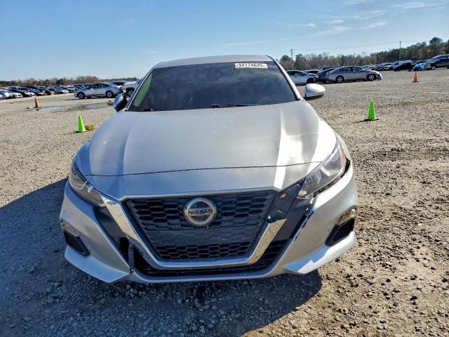 Nissan Altima S Image 5