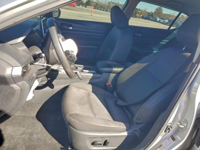 Nissan Altima S Image 10