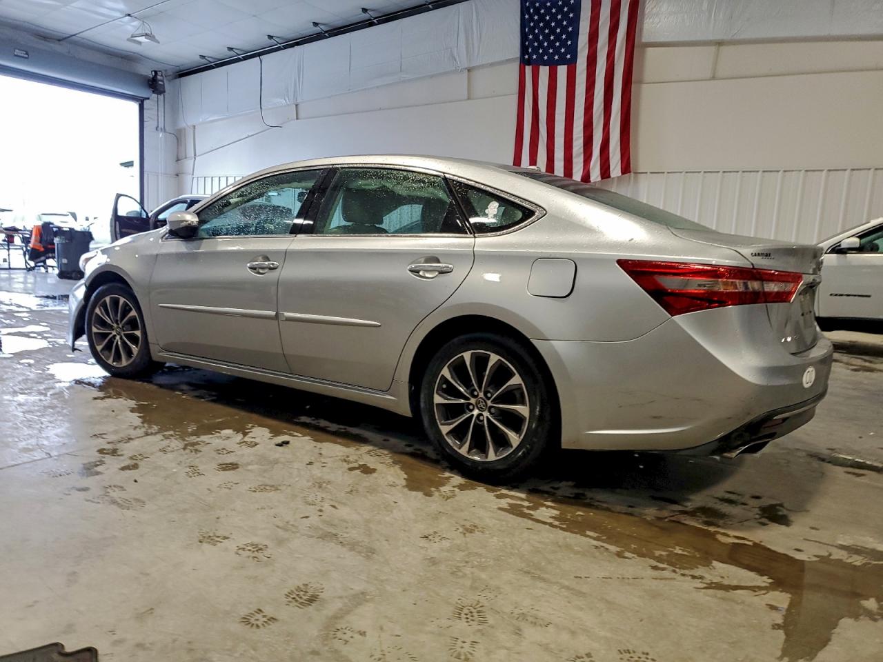 Toyota Avalon Xle Image 12