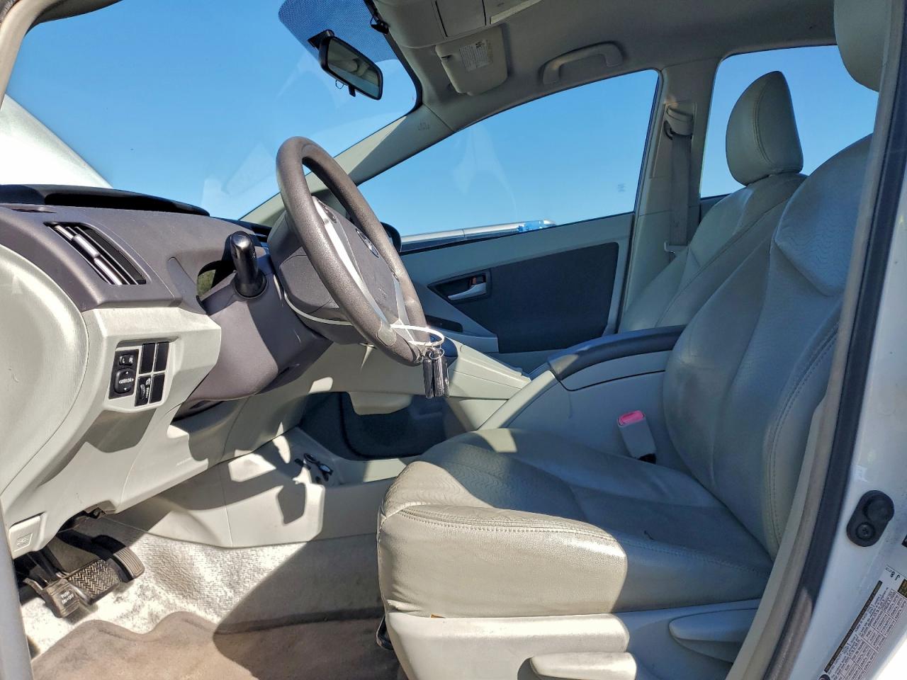 Toyota Prius Image 12