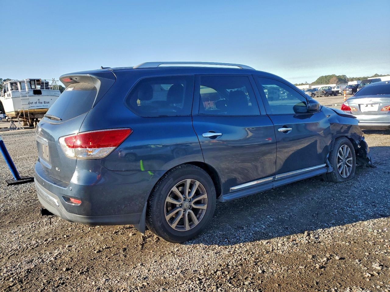 Nissan Pathfinder S Image 2