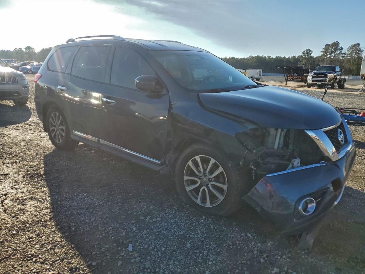 Nissan Pathfinder S Image 3