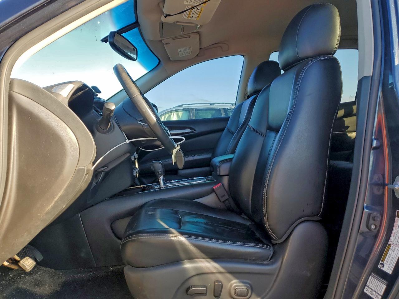 Nissan Pathfinder S Image 7