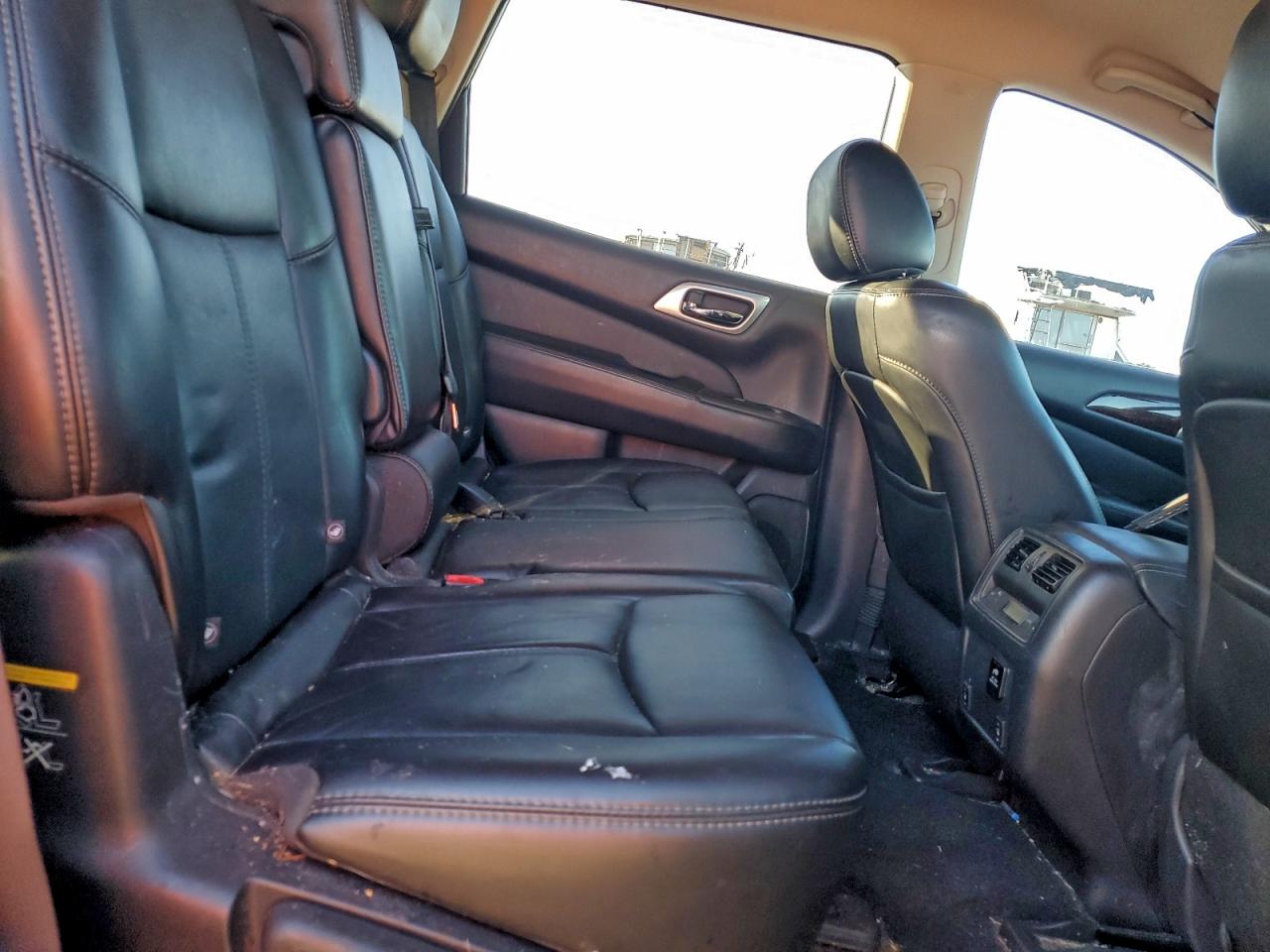 Nissan Pathfinder S Image 8