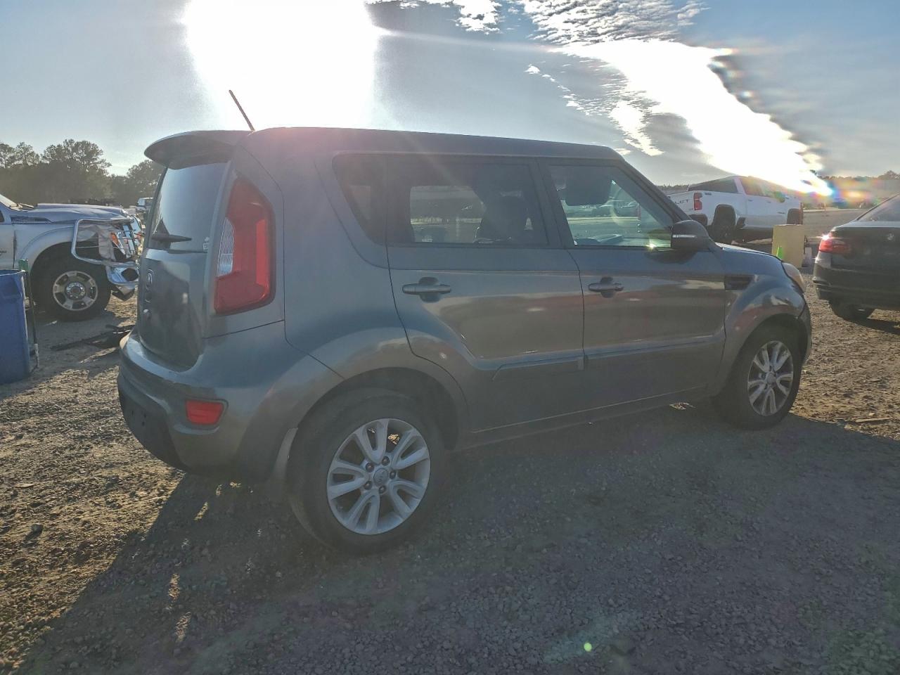 Kia Soul + Image 13