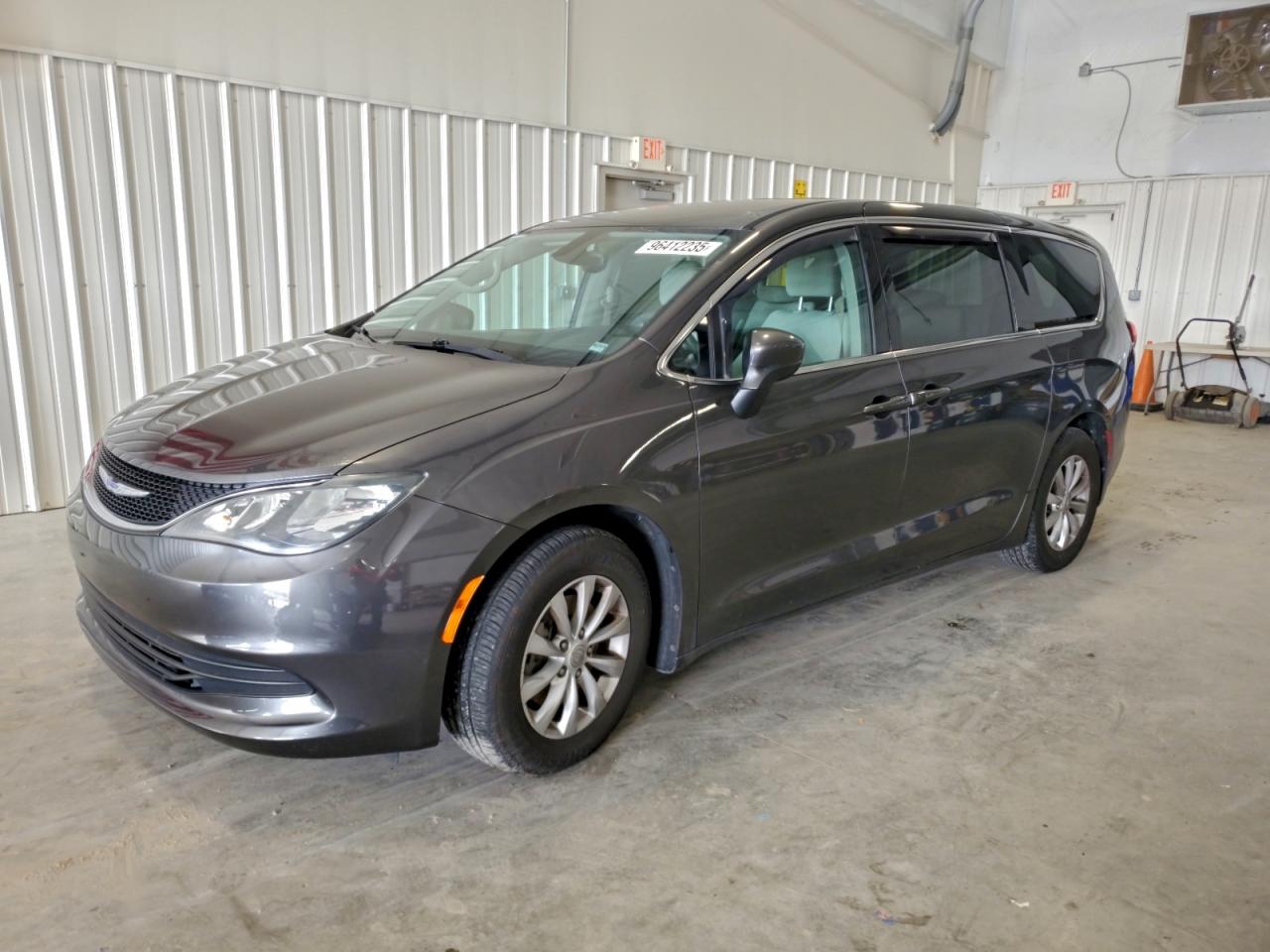 Chrysler Pacifica Touring Image 1
