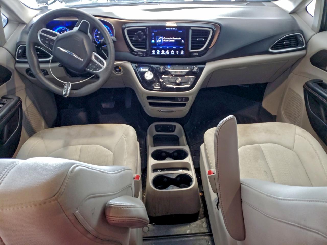 Chrysler Pacifica Touring Image 10