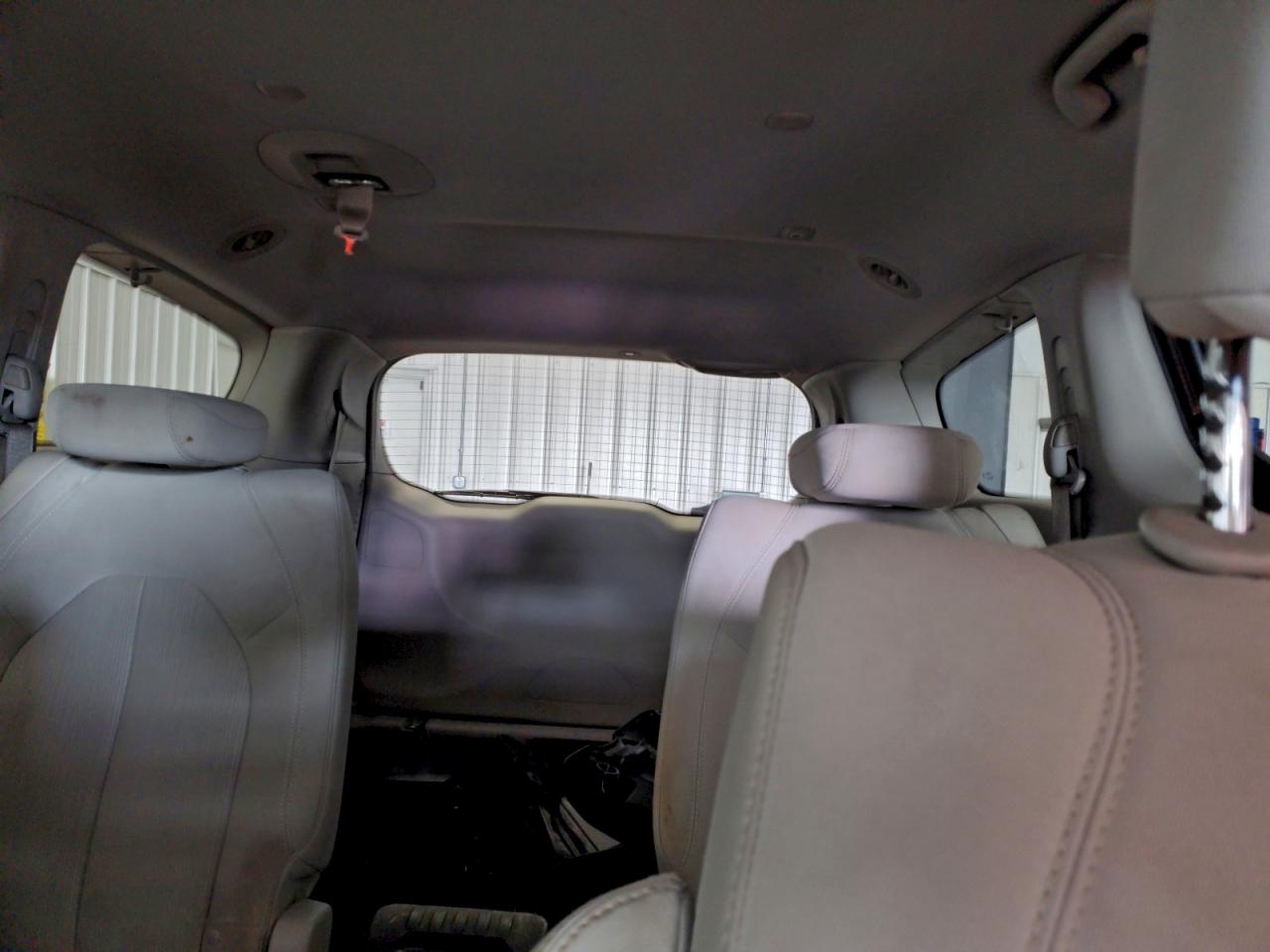 Chrysler Pacifica Touring Image 8