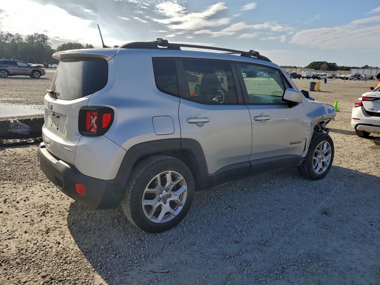 Jeep Renegade Latitude Image 14