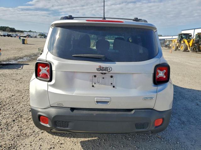 Jeep Renegade Latitude Image 3