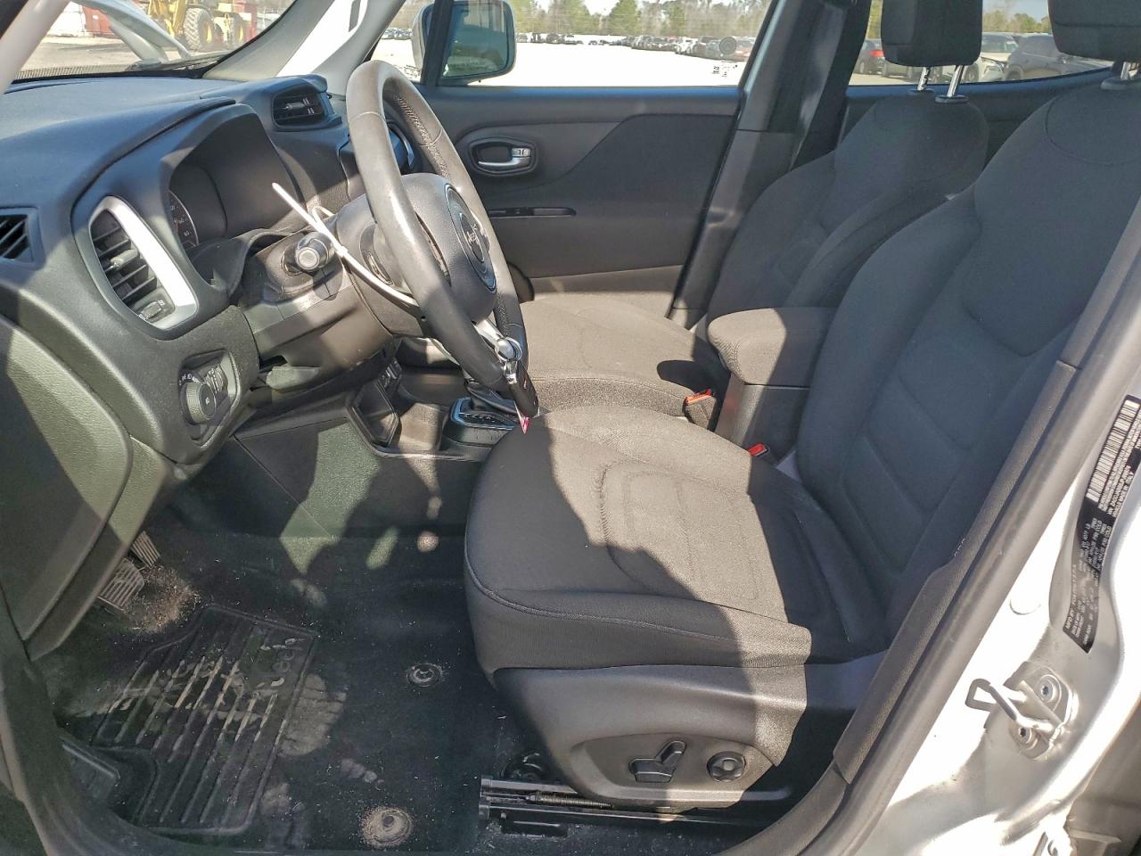 Jeep Renegade Latitude Image 13