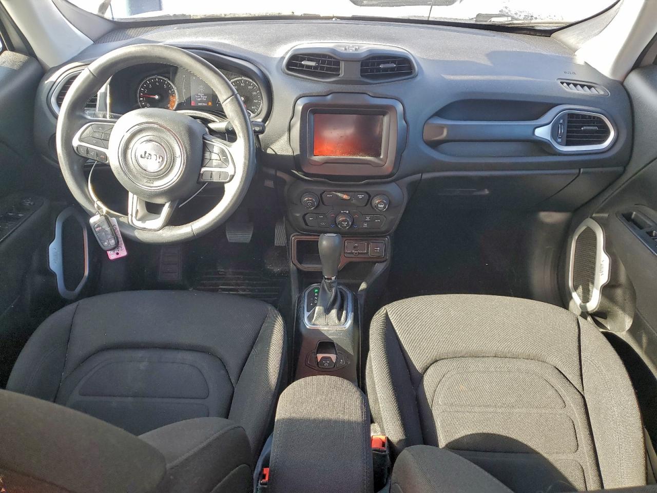 Jeep Renegade Latitude Image 2