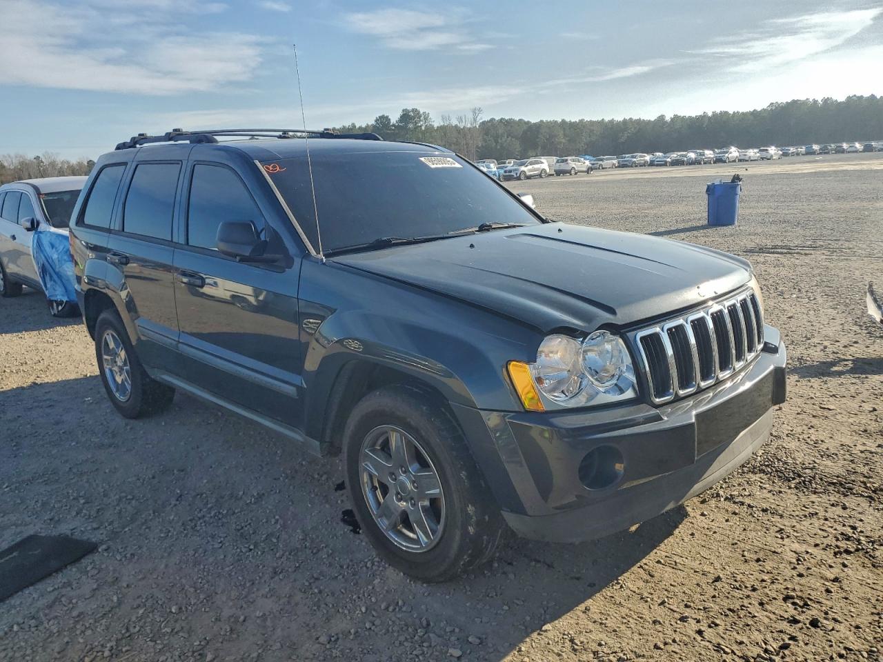 Jeep Grand Cherokee Laredo Image 2
