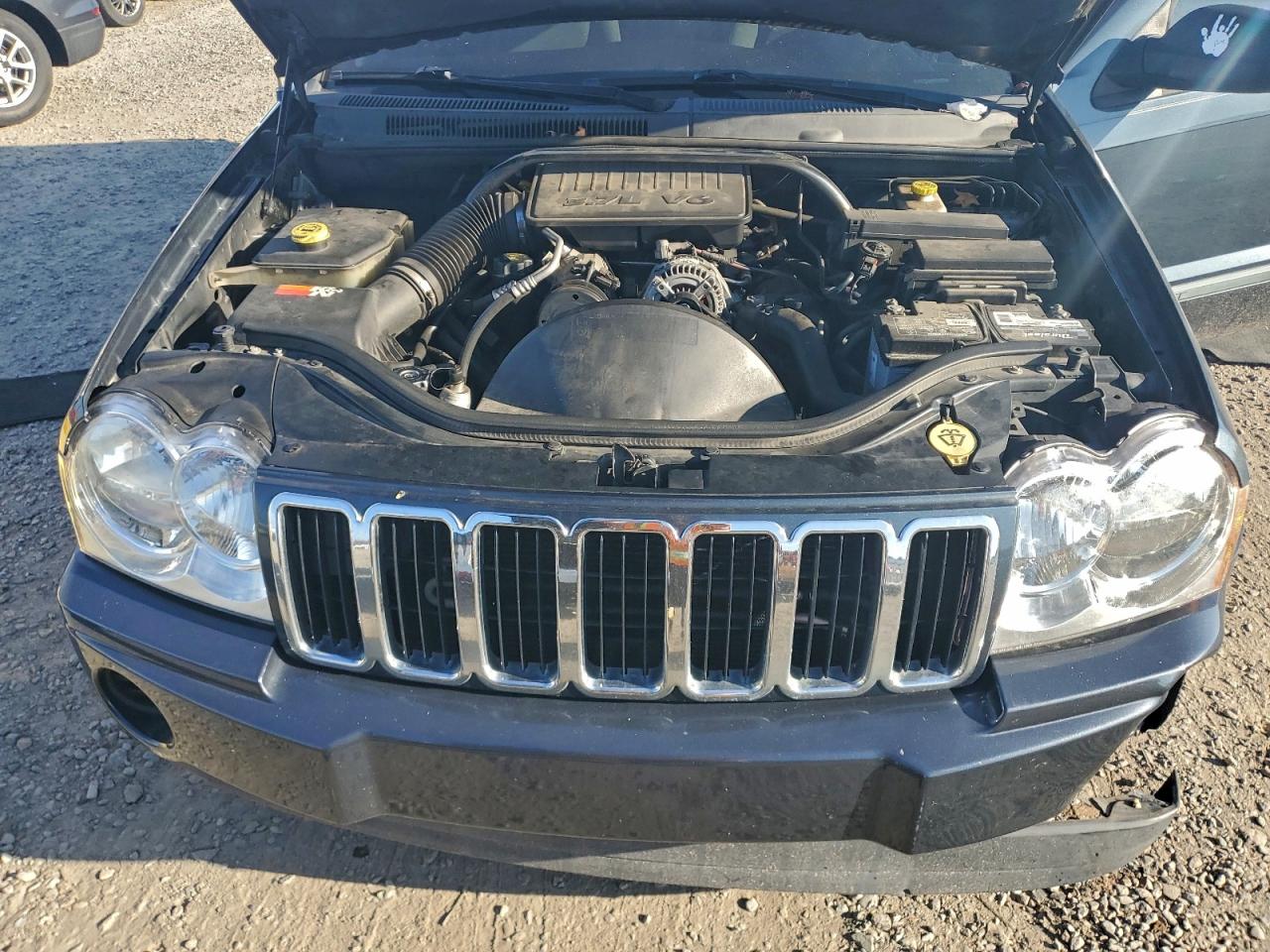 Jeep Grand Cherokee Laredo Image 8