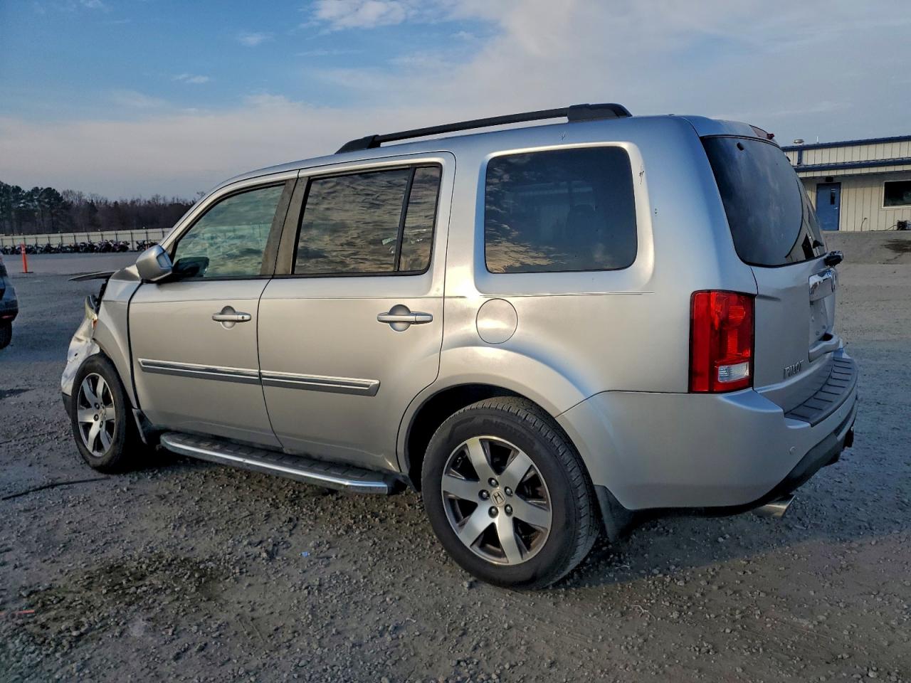 Honda Pilot Touring Image 2