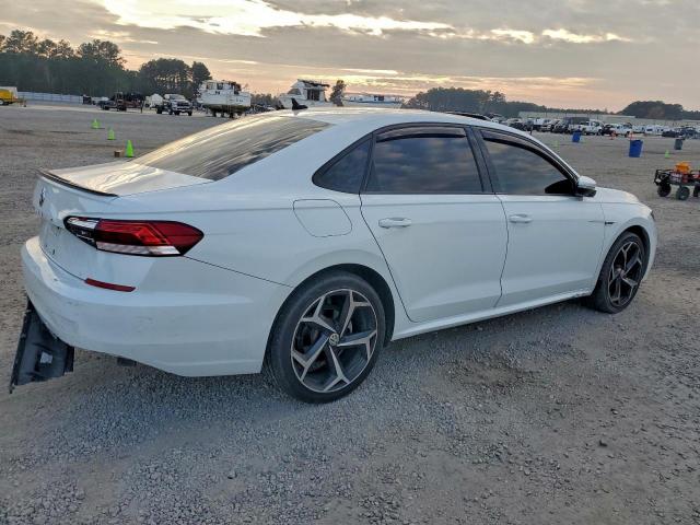 Volkswagen Passat R-line Image 2