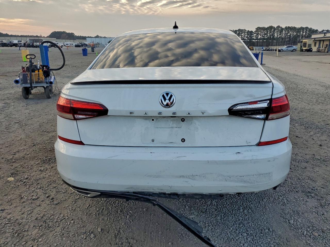 Volkswagen Passat R-line Image 4