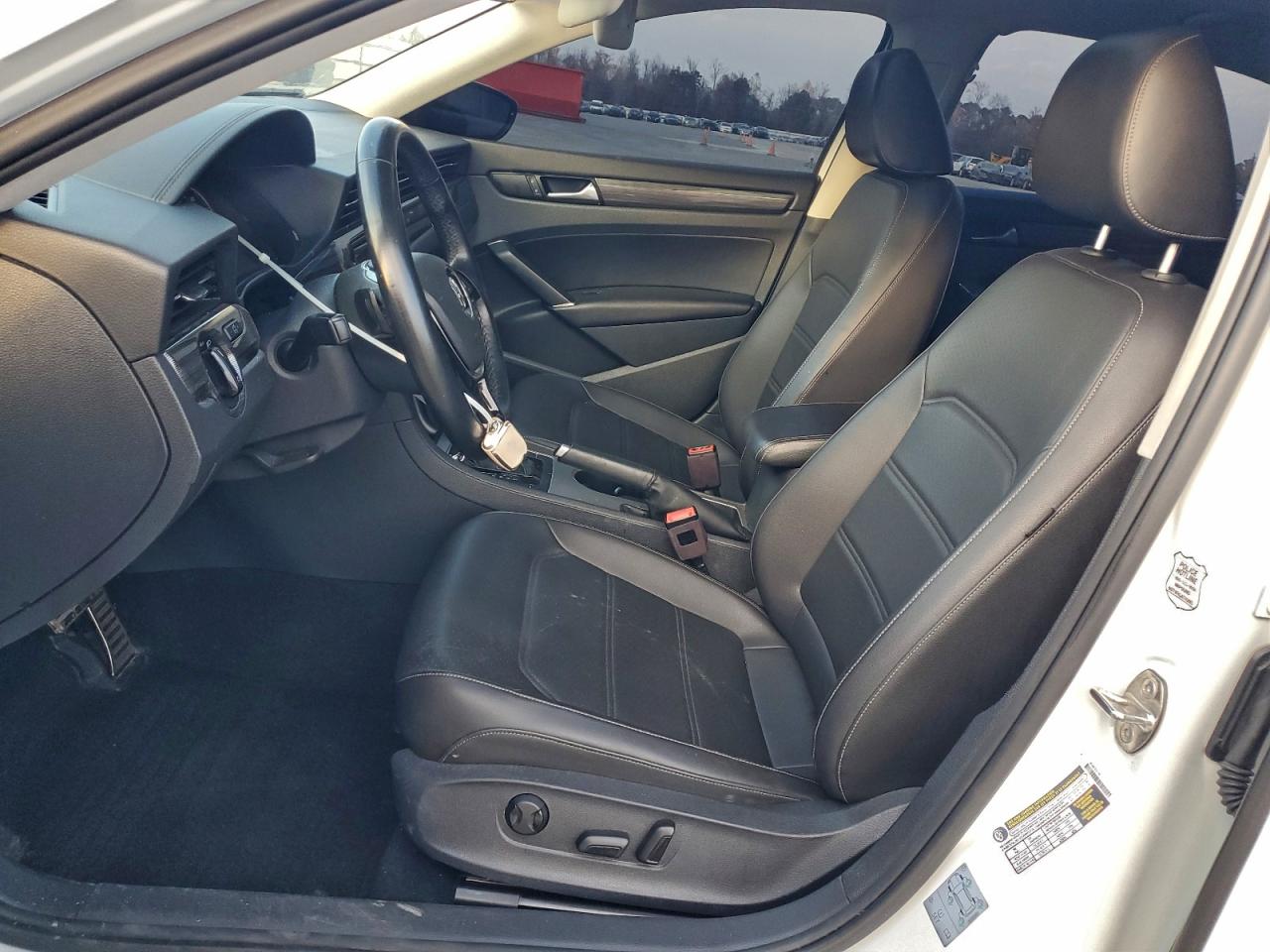 Volkswagen Passat R-line Image 6