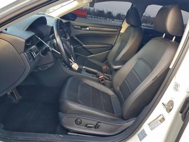 Volkswagen Passat R-line Image 6