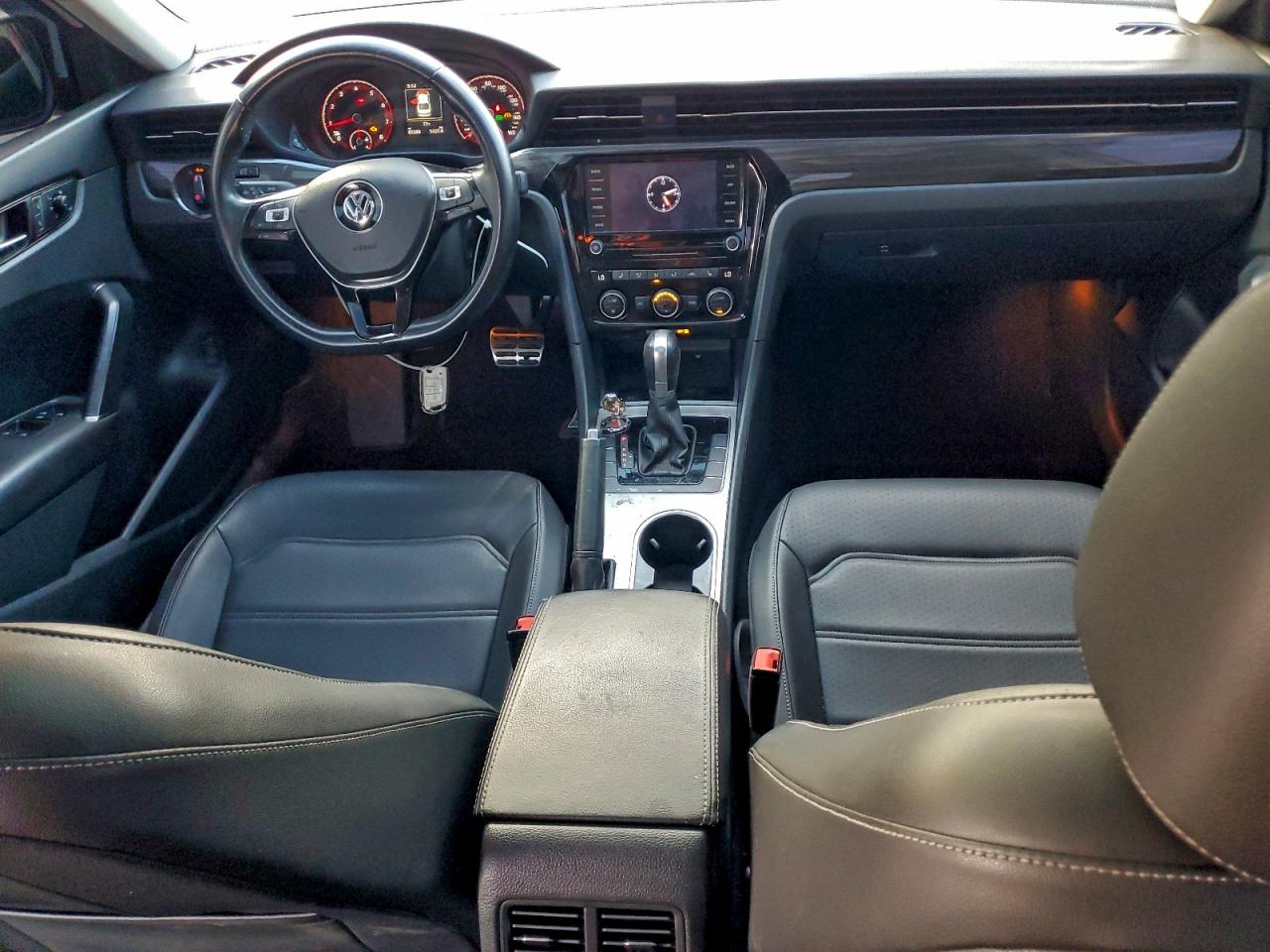 Volkswagen Passat R-line Image 7