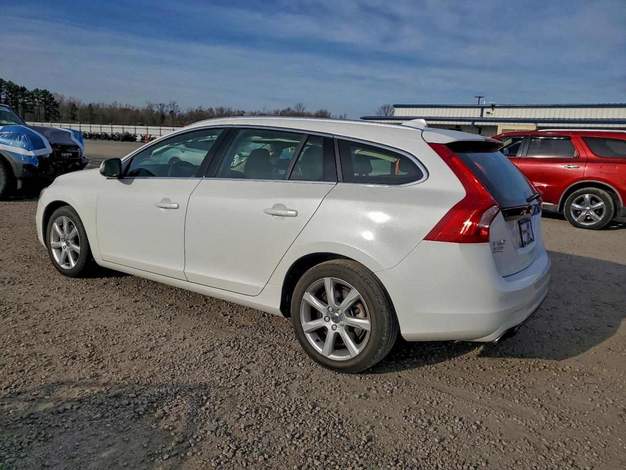 Volvo V60 T5 Platinum Image 3
