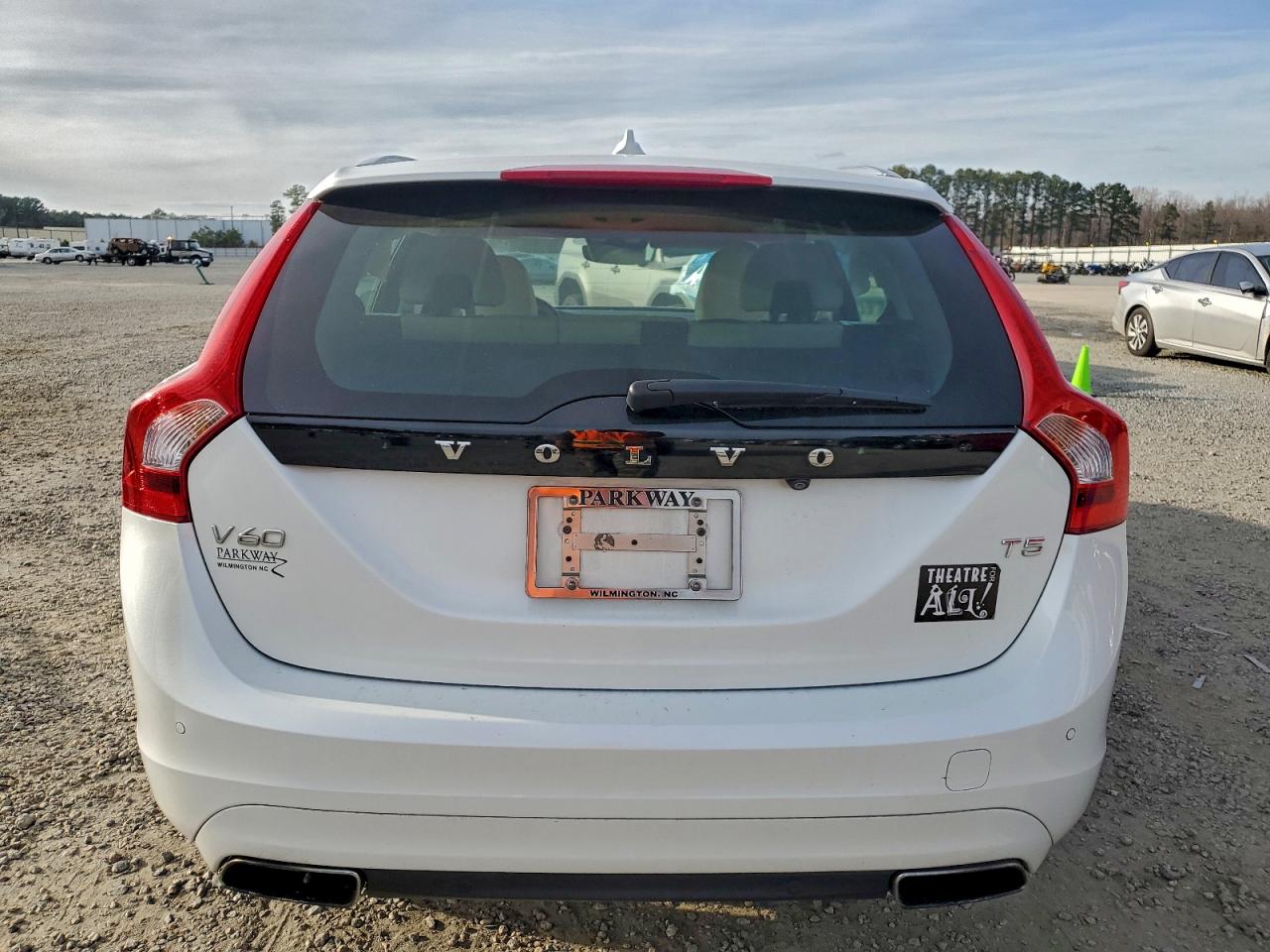 Volvo V60 T5 Platinum Image 12