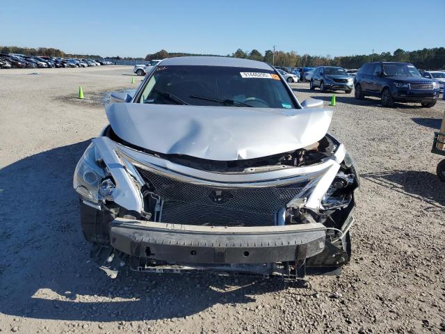 Nissan Altima 2.5 Image 9