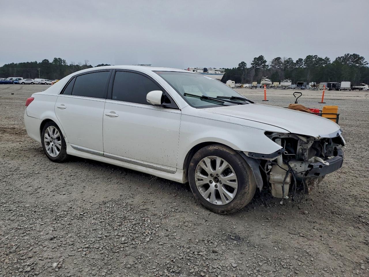 Toyota Avalon Base Image 5