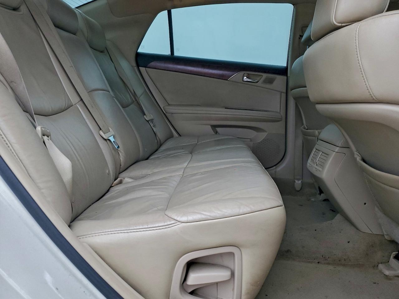 Toyota Avalon Base Image 12