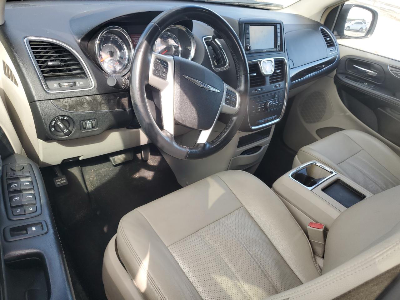 Chrysler Minivan Touring L Image 9