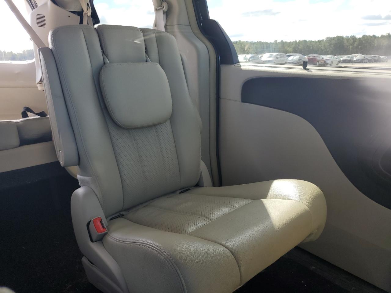 Chrysler Minivan Touring L Image 3